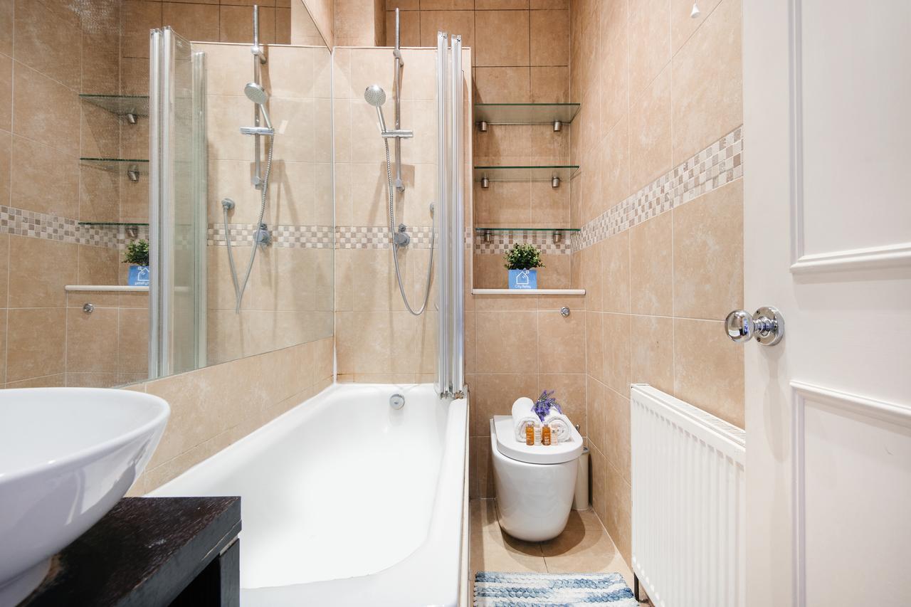 Bright Gratton Road Apartment لندن المظهر الخارجي الصورة